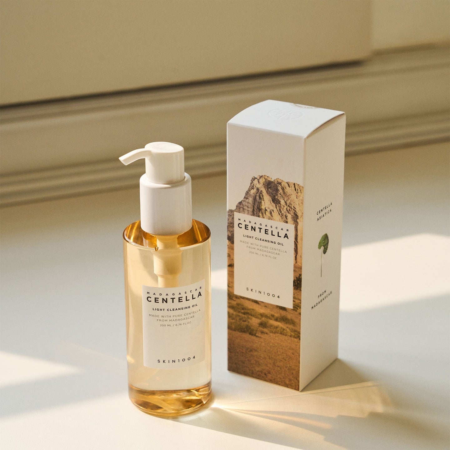 SKIN1004 Madagascar Centella Light Cleansing Oil Korean Skincare Soothing and Gentle Oil Cleanser for Makeup Impurities Removal - 200ml